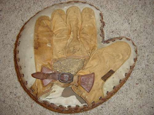 Rev-O-Noc Catchers Mitt Back